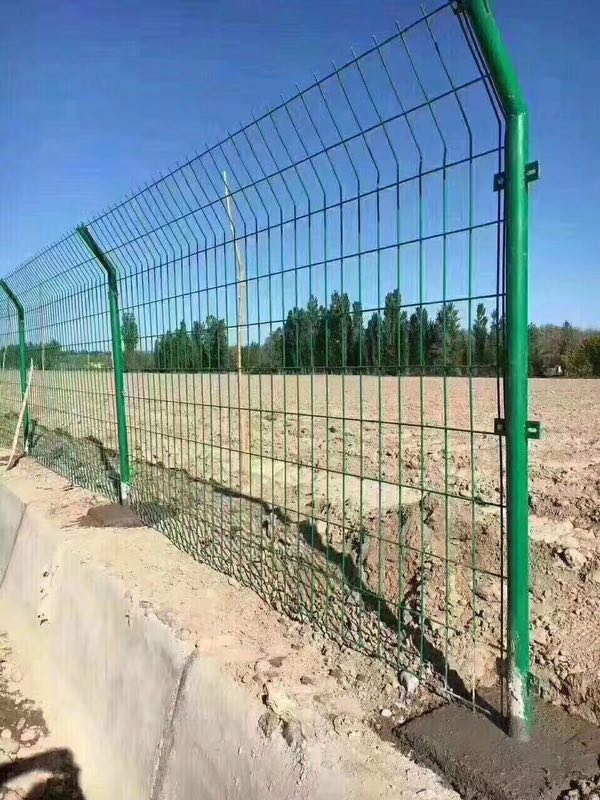 栅栏：隔离栅护栏网怎样安全施工