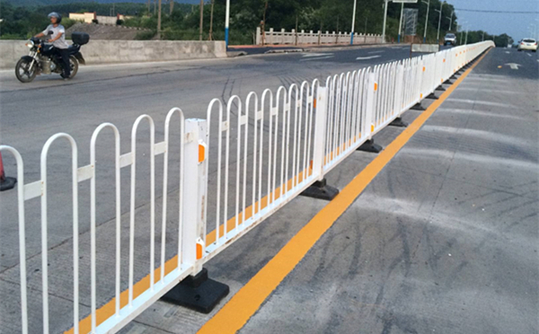 天津市政围栏：锌钢护栏吸引客户的五大产品特性